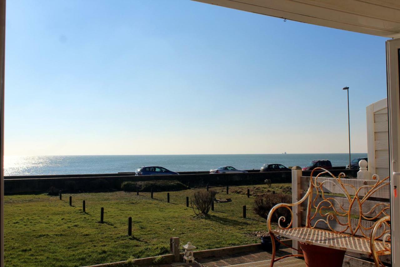 Pebbles Beach House By Air Premier Seaford Bagian luar foto